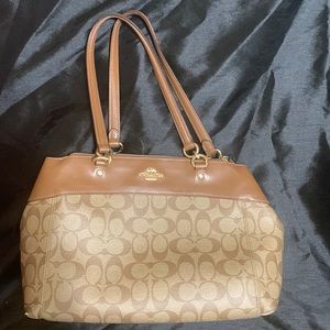 Great Condition Coach Purse!!!!  Love it but have too many purses...
